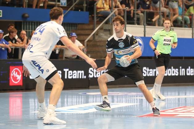 17.08.2025, xgox, Handball - Wartburg Cup ThSV Eisenach - TBV Lemgo-Lippe emspor, v.l. Stephan Seitz (Eisenach, 44) am Ball, plays the ball Eisenach