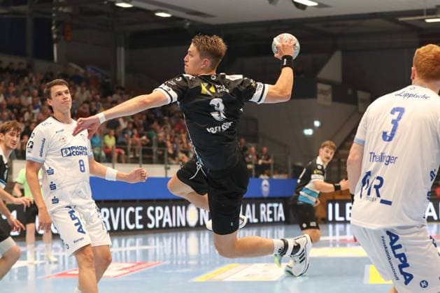 17.08.2025, xgox, Handball - Wartburg Cup ThSV Eisenach - TBV Lemgo-Lippe emspor, v.l. Oskar Joelsson (Eisenach, 3) wirft Tor, Torschuetze, erzielt Tor, Treffer, scores the goal Eisenach
