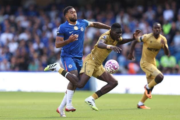 Chelsea v Crystal Palace 17 August 2025, London - Premier League Football - Chelsea v Crystal Palace - Reece James of Chelsea and Ismaila Sarr of Crystal Palace - Photo: Charlotte Wilson Offside. London UK Copyright: xCharlottexWilsonx xOffsidexOffside