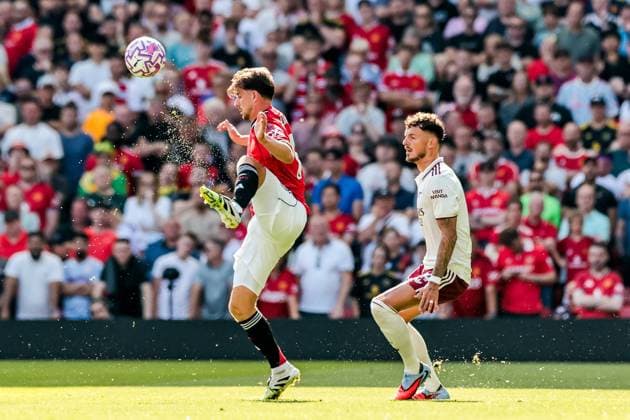 Premier League Manchester United, ManU v Arsenal Mason Mount of Manchester United controls the ball during the Premier League match Manchester United vs Arsenal at Old Trafford, Manchester, United Kingdom, 17th August 2025 (Photo by Mark Cosgrove News Images) Manchester Old Trafford Greater Manchester United Kingdom Copyright: xMarkxCosgrove NewsxImagesx