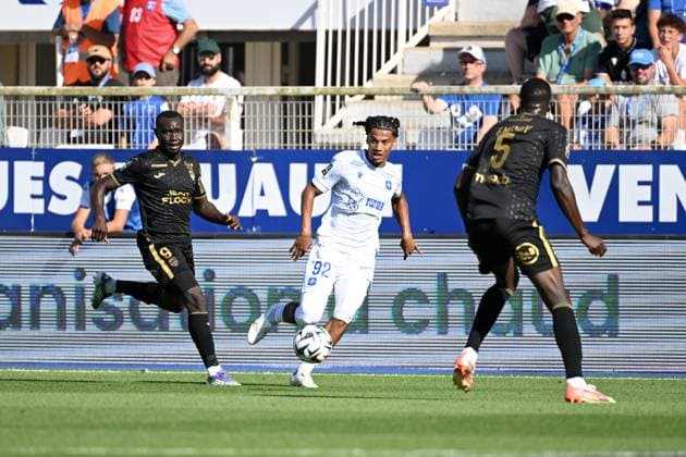 AJ Auxerre v FC Lorient - Ligue 1 McDonald s 2025 2026 09 Mohamed BAMBA (fcl) - 92 Clement AKPA (aja) during the Ligue 1 McDonald s match between Auxerre and Lorient at Stade Abbe Deschamps on August 17, 2025 in Auxerre, France. Auxerre France  Copyright: xFEPx 776368634
