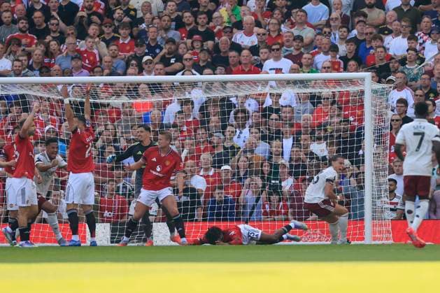 Manchester United, ManU v Arsenal Premier League 17 08 2025. Riccardo Calafiori (33) of Arsenal scores to make it 0-1 during the Premier League match between Manchester United and Arsenal at Old Trafford, Manchester, England on 17 August 2025. Manchester Old Trafford Greater Manchester England Editorial use only DataCo restrictions apply See www.football-dataco.com , Copyright: xConorxMolloyx PSI-22618-0035