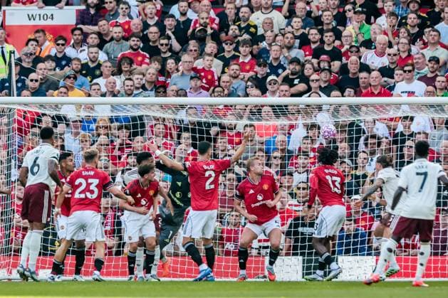Premier League Manchester United, ManU v Arsenal Riccardo Calafiori scores to make it 0-1 during the Premier League match Manchester United vs Arsenal at Old Trafford, Manchester, United Kingdom, 17th August 2025 (Photo by Mark Cosgrove News Images) Manchester Old Trafford Greater Manchester United Kingdom Copyright: xMarkxCosgrove NewsxImagesx