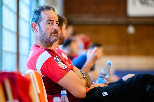 Bietigheim: HBL - 25 26 - DHB-Pokal - SG BBM Bietigheim - VfL Potsdam Trainer Iker Romero (Bietigheim) Bietigheim-Bissingen Halle am Viadukt Baden-Württemberg Deutschland