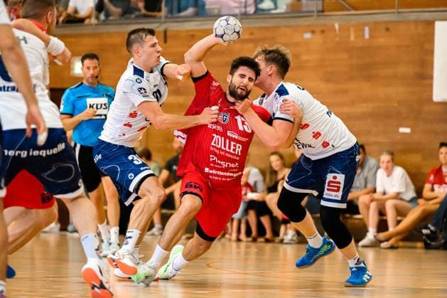 Bietigheim: HBL - 25 26 - DHB-Pokal - SG BBM Bietigheim - VfL Potsdam v.li. Marco Mengon (Potsdam), Juan de la Pena (Bietigheim), Nicolas Paulnsteiner (Potsdam) Bietigheim-Bissingen Halle am Viadukt Baden-Württemberg Deutschland