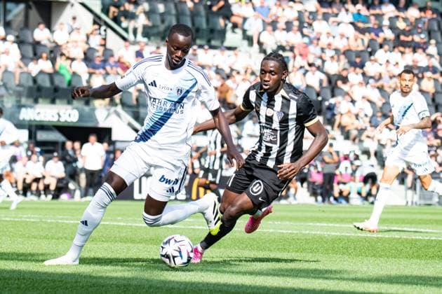 FOOTBALL : SCO Angers vs Paris FC - Ligue 1 - JournÃ e 1 - 17 08 2025 Moustapha Mbow (Paris FC) Sidiki Cherif (ANGERS SCO) AngersFrance  Copyright: xBaptistexAutissierx