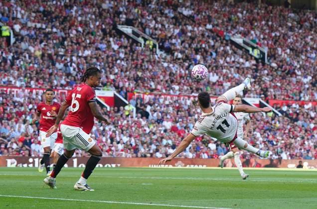 Manchester, England, 17th August 2025. Gabriel Martinelli of Arsenal attempts an scissor kick during the Manchester United, ManU vs Arsenal Premier League match at Old Trafford, Manchester. Picture credit should read: Andrew Yates Sportimage EDITORIAL USE ONLY. No use with unauthorised audio, video, data, fixture lists, club league logos or live services. Online in-match use limited to 120 images, no video emulation. No use in betting, games or single club league player publications. SPI_038_AY_ManUtd_Arsenal SPI-4072-0052
