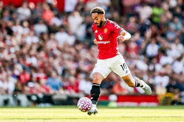 Premier League Manchester United, ManU v Arsenal Matheus Cunha of Manchester United runs with the ball during the Premier League match Manchester United vs Arsenal at Old Trafford, Manchester, United Kingdom, 17th August 2025 (Photo by Mark Cosgrove News Images) Manchester Old Trafford Greater Manchester United Kingdom Copyright: xMarkxCosgrove NewsxImagesx