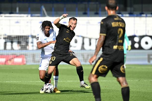 AJ Auxerre v FC Lorient - Ligue 1 McDonald s 2025 2026 03 Gabriel OSHO (aja) - 10 Pablo PAGIS (fcl) during the Ligue 1 McDonald s match between Auxerre and Lorient at Stade Abbe Deschamps on August 17, 2025 in Auxerre, France. Auxerre France  Copyright: xFEPx 776368634