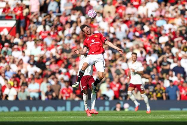 Manchester United, ManU FC v Arsenal FC, English Premier League Manchester United midfielder Mason Mount (7) heads the ball during the Manchester United FC v Arsenal FC English Premier League match at Old Trafford, Manchester, England, United Kingdom on 17 August 2025 Credit: Phil Duncan Every Second Media Editorial use only. All images are copyright Every Second Media Limited. No images may be reproduced without prior permission. All rights reserved. Premier League and Football League images are subject to licensing agreements with Football DataCo Limited. see https: www.football-dataco.com Copyright: xIMAGO EveryxSecondxMediax ESM-1556-0016 PhilxDuncanx xEveryxSecondxMediax