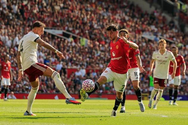Manchester United, ManU v Arsenal Premier League 17 08 2025. Mason Mount (7) of Manchester United and Ben White (4) of Arsenal challenge for the ball during the Premier League match between Manchester United and Arsenal at Old Trafford, Manchester, England on 17 August 2025. Manchester Old Trafford Greater Manchester England Editorial use only DataCo restrictions apply See www.football-dataco.com , Copyright: xConorxMolloyx PSI-22618-0042