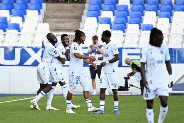 AJ Auxerre v FC Lorient - Ligue 1 McDonald s 2025 2026 07 Josue CASIMIR (aja) - 10 Lassine SINAYOKO (aja) during the Ligue 1 McDonald s match between Auxerre and Lorient at Stade Abbe Deschamps on August 17, 2025 in Auxerre, France. Auxerre France  Copyright: xFEPx 776368634