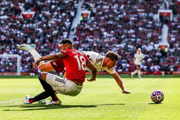 Premier League Manchester United, ManU v Arsenal Casemiro of Manchester United is challenged by Viktor Gyokeres of Arsenal during the Premier League match Manchester United vs Arsenal at Old Trafford, Manchester, United Kingdom, 17th August 2025 (Photo by Mark Cosgrove News Images) Manchester Old Trafford Greater Manchester United Kingdom Copyright: xMarkxCosgrove NewsxImagesx