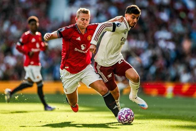 Premier League Manchester United, ManU v Arsenal Matthijs de Ligt of Manchester United battles for the ball with Kai Havertz of Arsenal during the Premier League match Manchester United vs Arsenal at Old Trafford, Manchester, United Kingdom, 17th August 2025 (Photo by Mark Cosgrove News Images) Manchester Old Trafford Greater Manchester United Kingdom Copyright: xMarkxCosgrove NewsxImagesx