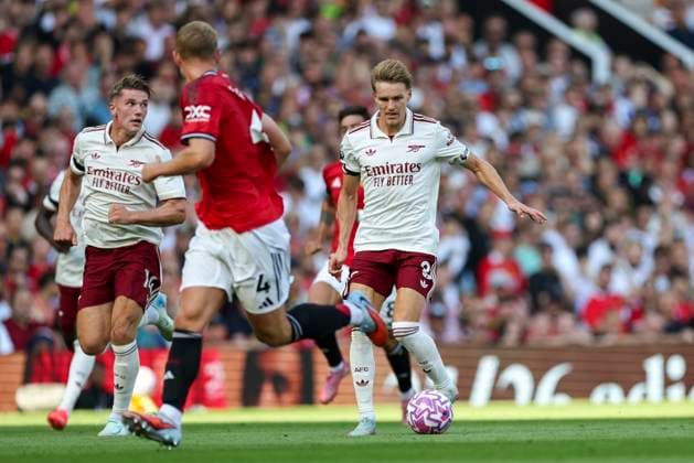 250817 Martin odegaard of Arsenal during the Premier League football match between Manchester United, ManU and Arsenal on August 17, 2025 in Manchester. Photo: Phil Duncan BILDBYRAN kod XY XY0069 fotboll football soccer fotball premier league manchester united - arsenal bbeng Copyright: PhilxDuncan BB250817ZS013