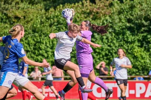 17.08.2025, Fußball, Frauen, Damen, DFB-Pokal Play-Offs, Saison 2025 2026, Holstein Women, Holstein Kiel - SV Meppen Torhüterin Lela-Celin Naward (Kiel) Kiel, Citti Fussball Park - Proj Holstein-Stadion Schleswig-Holstein Deutschland
