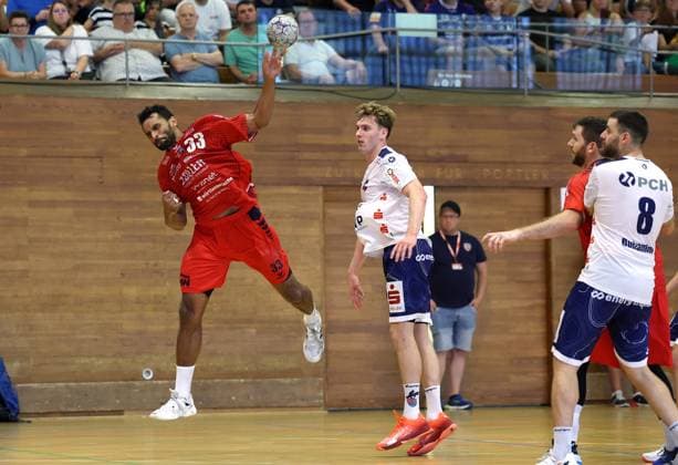 BAU 17.08.2025 Bietigheim Handball DHB Pokal SG BBM Bietigheim vs. VfL Potsdam, Djibril M Bengue (BBM, links)