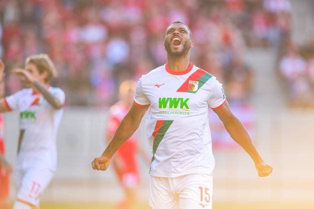 Fußball, DFB Pokal, 20250817, Hallescher FC - FC Augsburg. Im Bild Tor 0:1, Torjubel, Torschütze Steve MOUNIE (Augsburg, 15). Halle Leuna-Chemie-Stadion Sachsen-Anhalt Deutschland Copyright: Passion2Press MarkusxFischerx