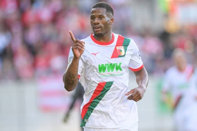 Fußball, DFB Pokal, 20250817, Hallescher FC - FC Augsburg. Im Bild Tor 0:2, Torjubel, Torschütze Samuel ESSENDE (Augsburg, 9). Halle Leuna-Chemie-Stadion Sachsen-Anhalt Deutschland Copyright: Passion2Press MarkusxFischerx