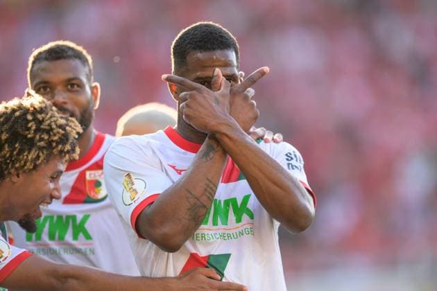 Fußball, DFB Pokal, 20250817, Hallescher FC - FC Augsburg. Im Bild Tor 0:2, Torjubel, Torschütze Samuel ESSENDE (Augsburg, 9). Halle Leuna-Chemie-Stadion Sachsen-Anhalt Deutschland Copyright: Passion2Press MarkusxFischerx
