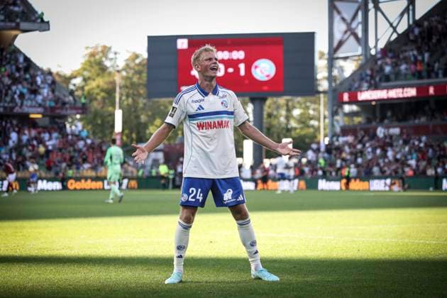 FOOTBALL : Metz FC vs Racing Strasbourg - Ligue 1 1ere journee. Stade Saint-Symphorien de Metz 17 08 2025 Hogsberg Lucas 24 cÃ lÃ bration de l Ã quipe de Racing de Strasbourg avec ses supporters  Copyright: xElyxandroxCEGARRAx