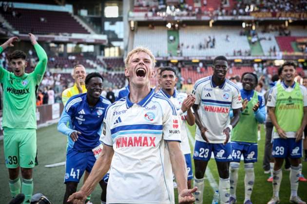 FOOTBALL : Metz FC vs Racing Strasbourg - Ligue 1 1ere journee. Stade Saint-Symphorien de Metz 17 08 2025 cÃ lÃ bration de l Ã quipe de Racing de Strasbourg avec ses supporters  Copyright: xElyxandroxCEGARRAx