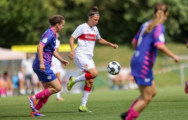 DEU, Stuttgart VfB Stuttgart vs Mainz 05, DFB Pokal Frauen, DFB, Bezirkssportanlage NeckarPark PSV-Stadion, Saison 25 26, Play-offs im Bild: Anna Line Donner (FSV Mainz 05), Nicole Billa (VfB Stuttgart 26) DFB DFL REGULATIONS PROHIBIT ANY USE OF PHOTOGRAPHS AS IMAGE SEQUENCES AND OR QUASI-VIDEO, 17.08.2025, Copyright: HMBxMedia HendrikxHamelau
