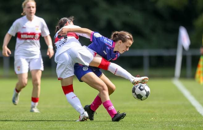 DEU, Stuttgart VfB Stuttgart vs Mainz 05, DFB Pokal Frauen, DFB, Bezirkssportanlage NeckarPark PSV-Stadion, Saison 25 26, Play-offs im Bild: Kara Bathmann (FSV Mainz 05 4) DFB DFL REGULATIONS PROHIBIT ANY USE OF PHOTOGRAPHS AS IMAGE SEQUENCES AND OR QUASI-VIDEO, 17.08.2025, Copyright: HMBxMedia HendrikxHamelau