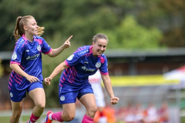 DEU, Stuttgart VfB Stuttgart vs Mainz 05, DFB Pokal Frauen, DFB, Bezirkssportanlage NeckarPark PSV-Stadion, Saison 25 26, Play-offs im Bild: Maja Pageler (FSV Mainz 05 37) erzielt das Tor zum 1:0 Mainz 05 gewinnt nach Toren von Chiara Bouziane (FSV Mainz 05 10) und Maja Pageler (FSV Mainz 05 37) 2:0 gegen Stuttgart, Jubel über den Einzug in die DFB Pokal Hauptrunde DFB DFL REGULATIONS PROHIBIT ANY USE OF PHOTOGRAPHS AS IMAGE SEQUENCES AND OR QUASI-VIDEO, 17.08.2025, Copyright: HMBxMedia HendrikxHamelau