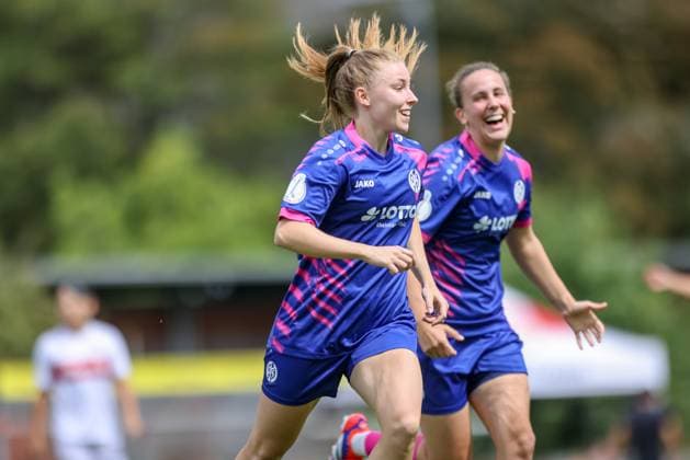 DEU, Stuttgart VfB Stuttgart vs Mainz 05, DFB Pokal Frauen, DFB, Bezirkssportanlage NeckarPark PSV-Stadion, Saison 25 26, Play-offs im Bild: Maja Pageler (FSV Mainz 05 37) erzielt das Tor zum 1:0 Mainz 05 gewinnt nach Toren von Chiara Bouziane (FSV Mainz 05 10) und Maja Pageler (FSV Mainz 05 37) 2:0 gegen Stuttgart, Jubel über den Einzug in die DFB Pokal Hauptrunde DFB DFL REGULATIONS PROHIBIT ANY USE OF PHOTOGRAPHS AS IMAGE SEQUENCES AND OR QUASI-VIDEO, 17.08.2025, Copyright: HMBxMedia HendrikxHamelau