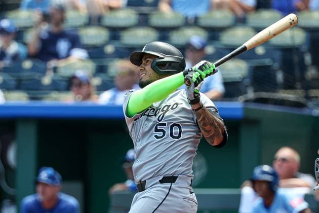 August 17, 2025: Chicago White Sox first baseman Lenyn Sosa (50) hits a solo home run against the Kansas City Royals during the first inning at Kauffman Stadium in Kansas City, MO. CSM Kansas City United States of America - ZUMAc04_ 20250817_zma_c04_029 Copyright: xDavidxSmithx