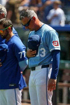August 17, 2025: Kansas City Royals manager Matt Quatraro (33) stands during the National Anthem before a game against the Chicago White Sox at Kauffman Stadium in Kansas City, MO. CSM Kansas City United States of America - ZUMAc04_ 20250817_zma_c04_030 Copyright: xDavidxSmithx
