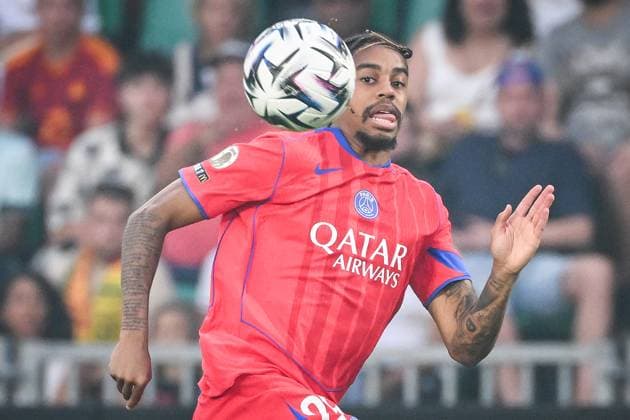 August 17, 2025, Nantes, France, France: Bradley BARCOLA of PSG during the Ligue 1 match between FC Nantes and Paris Saint-Germain (PSG) at La Beaujoire Stadium on August 17, 2025 in Nantes, France. Nantes France - ZUMAm308 20250817_zsp_m308_004 Copyright: xMatthieuxMirvillex