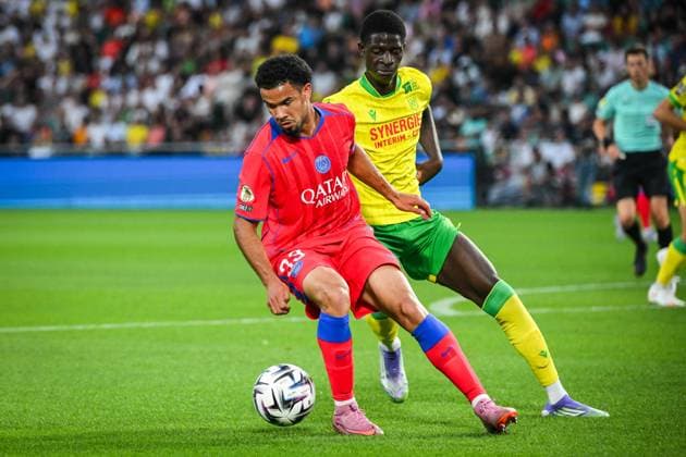 August 17, 2025, Nantes, France, France: Warren ZAIRE-EMERY of PSG and Herba GUIRASSY of Nantes during the Ligue 1 match between FC Nantes and Paris Saint-Germain (PSG) at La Beaujoire Stadium on August 17, 2025 in Nantes, France. Nantes France - ZUMAm308 20250817_zsp_m308_007 Copyright: xMatthieuxMirvillex