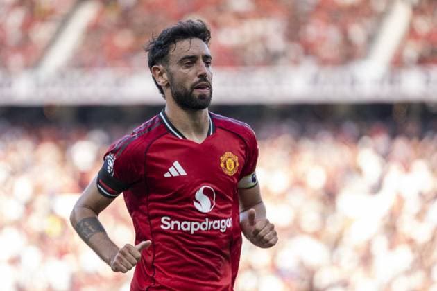 Manchester, England, August 17, 2025: Bruno Fernandes of Manchester United, ManU looks on during the Premier League 2025 match between Manchester United and Arsenal at Old Trafford. (Photo by Richard Callis Sports Press Photo) Copyright: xRichardxCallis SportsxPressxPhotx Sportspressphoto_SPR12147