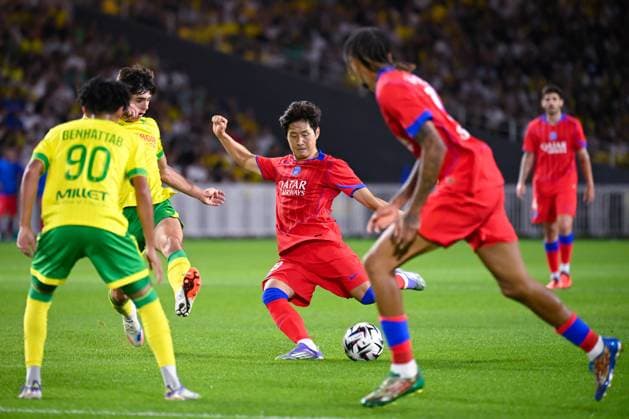 FOOTBALL : Nantes vs PSG - Ligue 1 - 17 08 2025 Lee Kang In ( 19 - PSG ) during the Ligue 1match between FC Nantes and Paris Saint Germain at Stade de la Beaujoire on August 17, 2025 in Nantes, France. ( Photo by Dante Badano PsnewZ ) - NantesFrance  Copyright: xDantexBadanox