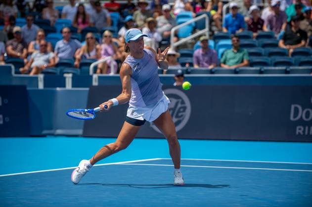 Cincinnati Open Semifinals: Iga ÅöwiÄÖtek V Elena Rybakina Iga Swiatek is seen during her semifinals match at the Cincinnati Open in Mason, Ohio, on August 17, 2025. Mason Ohio United States  Copyright: xJasonxWhitmanx originalFilename:whitman-cincinna250817_npghS.jpg