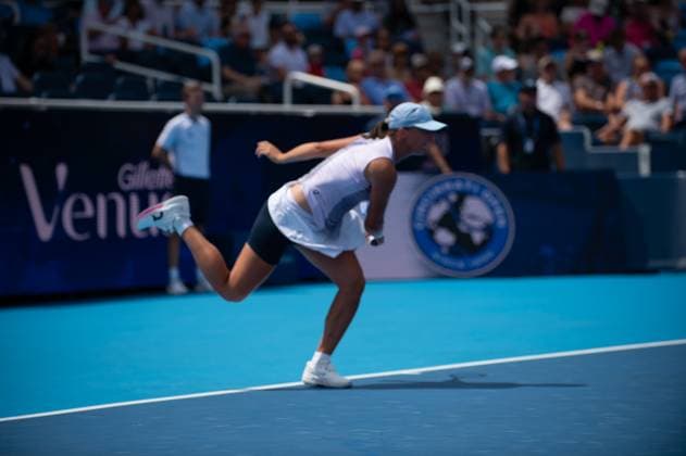 Cincinnati Open Semifinals: Iga ÅöwiÄÖtek V Elena Rybakina Iga Swiatek is seen during her semifinals match at the Cincinnati Open in Mason, Ohio, on August 17, 2025. Mason Ohio United States  Copyright: xJasonxWhitmanx originalFilename:whitman-cincinna250817_npkDQ.jpg