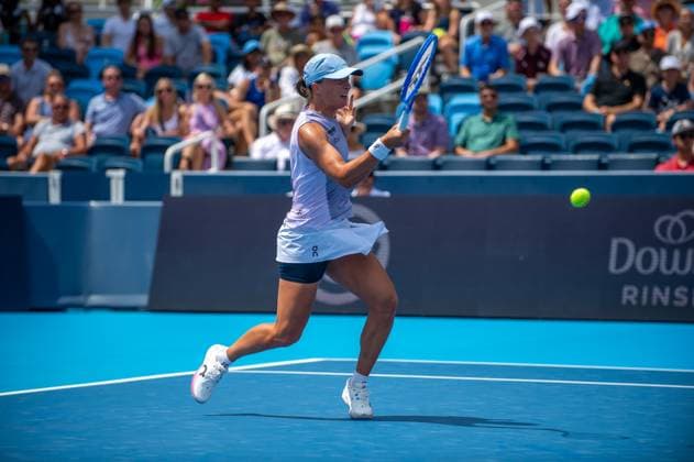 Cincinnati Open Semifinals: Iga ÅöwiÄÖtek V Elena Rybakina Iga Swiatek is seen during her semifinals match at the Cincinnati Open in Mason, Ohio, on August 17, 2025. Mason Ohio United States  Copyright: xJasonxWhitmanx originalFilename:whitman-cincinna250817_npEsR.jpg