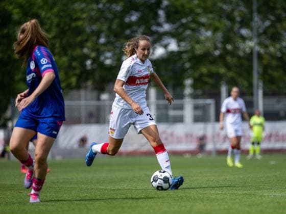 Tamar Dongus (VfB Stuttgart, 32) am Ball, GER, VfB Stuttgart vs 1. FSV Mainz 05, Fussball Frauen DFB Pokal, Playoff, Saison 2025 2026, 17.08.2025 GER, VfB Stuttgart vs 1. FSV Mainz 05, Fussball Frauen DFB Pokal, Playoff, Saison 2025 2026, 17.08.2025 Bad Cannstatt Copyright: xEibner-Pressefoto Memmlerx EP_MMR