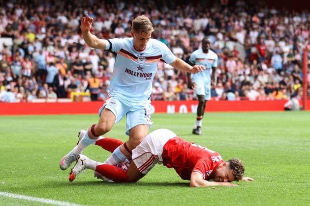 Nottingham Forest v Brentford 17 August 2025, Nottingham - Premier League Football - Nottingham Forest v Brentford - Yehor Yarmolyuk of Brentford and Neco Williams of Nottingham Forest - Photo: Jacques Feeney Offside. Nottingham UK Copyright: xJacquesxFeeneyx xOffsidexOffside