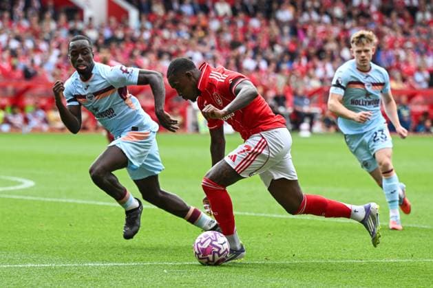Nottingham, England, 17th August 2025. Callum Hudson-Odoi of Nottingham Forest makes a break with the ball during the Nottingham Forest vs Brentford Premier League match at the City Ground, Nottingham. Picture credit should read: Craig Thomas Sportimage EDITORIAL USE ONLY. No use with unauthorised audio, video, data, fixture lists, club league logos or live services. Online in-match use limited to 120 images, no video emulation. No use in betting, games or single club league player publications. SPI_085_CT_Nottingham_Forest_v_Brentford SPI-4071-0085