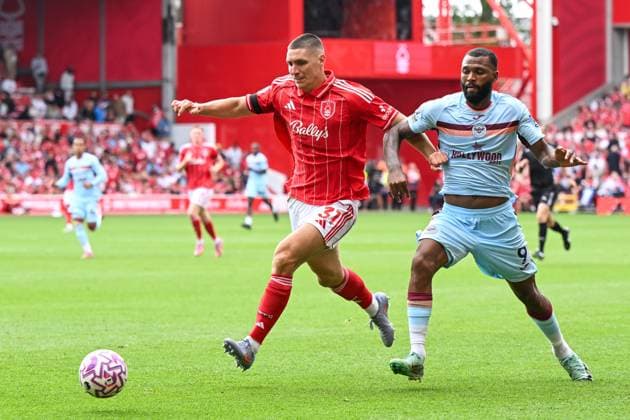 Nottingham, England, 17th August 2025. Nikola Milenkovic of Nottingham Forest and Igor Thiago of Brentford battle for the ball during the Nottingham Forest vs Brentford Premier League match at the City Ground, Nottingham. Picture credit should read: Craig Thomas Sportimage EDITORIAL USE ONLY. No use with unauthorised audio, video, data, fixture lists, club league logos or live services. Online in-match use limited to 120 images, no video emulation. No use in betting, games or single club league player publications. SPI_111_CT_Nottingham_Forest_v_Brentford SPI-4071-0111