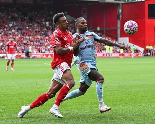 Nottingham, England, 17th August 2025. Dan Ndoye of Nottingham Forest and Rico Henry of Brentford battle for the ball during the Nottingham Forest vs Brentford Premier League match at the City Ground, Nottingham. Picture credit should read: Craig Thomas Sportimage EDITORIAL USE ONLY. No use with unauthorised audio, video, data, fixture lists, club league logos or live services. Online in-match use limited to 120 images, no video emulation. No use in betting, games or single club league player publications. SPI_131_CT_Nottingham_Forest_v_Brentford SPI-4071-0131
