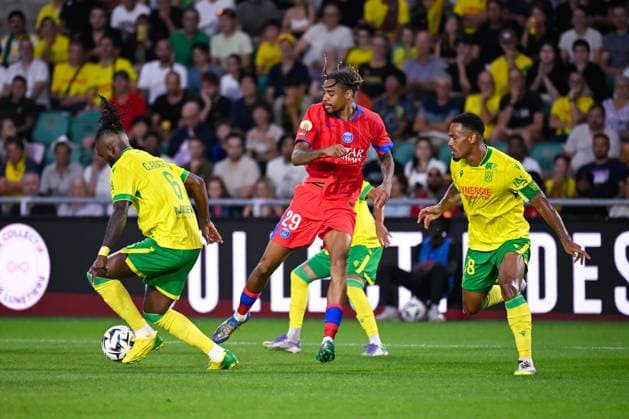 FOOTBALL : Nantes vs PSG - Ligue 1 - 17 08 2025 Bradley Barcola ( 29 - PSG ) and Chidozie Collins Awaziem ( 6 - Nantes ) during the Ligue 1match between FC Nantes and Paris Saint Germain at Stade de la Beaujoire on August 17, 2025 in Nantes, France. ( Photo by Dante Badano PsnewZ ) - NantesFrance  Copyright: xDantexBadanox