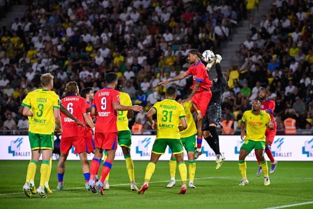 FOOTBALL : Nantes vs PSG - Ligue 1 - 17 08 2025 Anthony Lopes ( 1 - Nantes ) and Bradley Barcola ( 29 - PSG ) during the Ligue 1match between FC Nantes and Paris Saint Germain at Stade de la Beaujoire on August 17, 2025 in Nantes, France. ( Photo by Dante Badano PsnewZ ) - NantesFrance  Copyright: xDantexBadanox