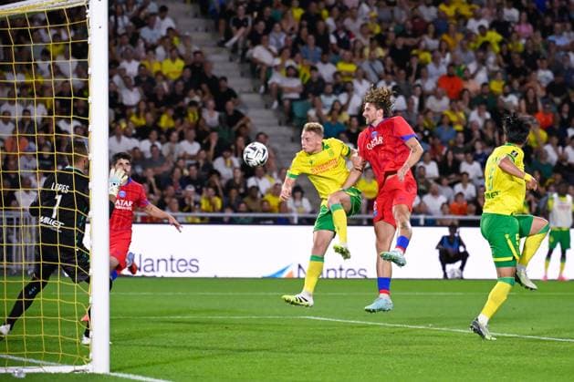 FOOTBALL : Nantes vs PSG - Ligue 1 - 17 08 2025 Illia Zabarnyi ( 6 - PSG ) , Nicolas Cozza ( 3 - Nantes ) and Anthony Lopes ( 1 - Nantes ) during the Ligue 1match between FC Nantes and Paris Saint Germain at Stade de la Beaujoire on August 17, 2025 in Nantes, France. ( Photo by Dante Badano PsnewZ ) - NantesFrance  Copyright: xDantexBadanox