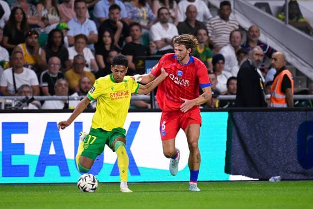 FOOTBALL : Nantes vs PSG - Ligue 1 - 17 08 2025 Dehmaine Tabibou ( 17 - Nantes ) and Illia Zabarnyi ( 6 - PSG ) during the Ligue 1match between FC Nantes and Paris Saint Germain at Stade de la Beaujoire on August 17, 2025 in Nantes, France. ( Photo by Dante Badano PsnewZ ) - NantesFrance  Copyright: xDantexBadanox