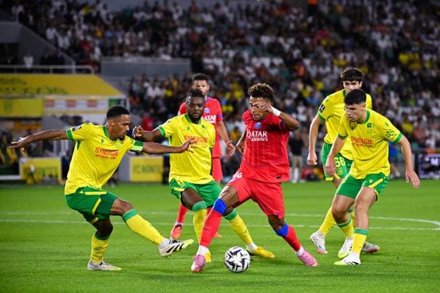 FOOTBALL : Nantes vs PSG - Ligue 1 - 17 08 2025 Desire Doue ( 14 - PSG ) , Kelvin Amian Adou ( 98 - Nantes )and Chidozie Collins Awaziem ( 6 - Nantes ) during the Ligue 1match between FC Nantes and Paris Saint Germain at Stade de la Beaujoire on August 17, 2025 in Nantes, France. ( Photo by Dante Badano PsnewZ ) - NantesFrance  Copyright: xDantexBadanox