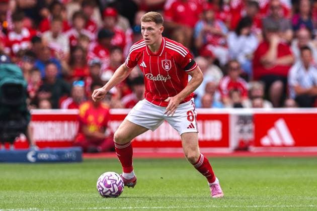 Nottingham Forest FC v Brentford FC, Premier League Elliot Anderson of Nottingham Forest during the Nottingham Forest FC v Brentford FC English Premier League match at the City Ground, Nottingham, United Kingdom on 17 August 2025 Credit: Ryan Crockett Every Second Media Editorial use only. All images are copyright Every Second Media Limited. No images may be reproduced without prior permission. All rights reserved. Premier League and Football League images are subject to licensing agreements with Football DataCo Limited. see https: www.football-dataco.com Copyright: xIMAGO EveryxSecondxMediax ESM-1555-0094 RyanxCrockettx xEveryxSecondxMediax